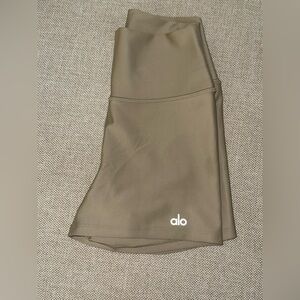 Alo airlift high waist short 3’’ gravel